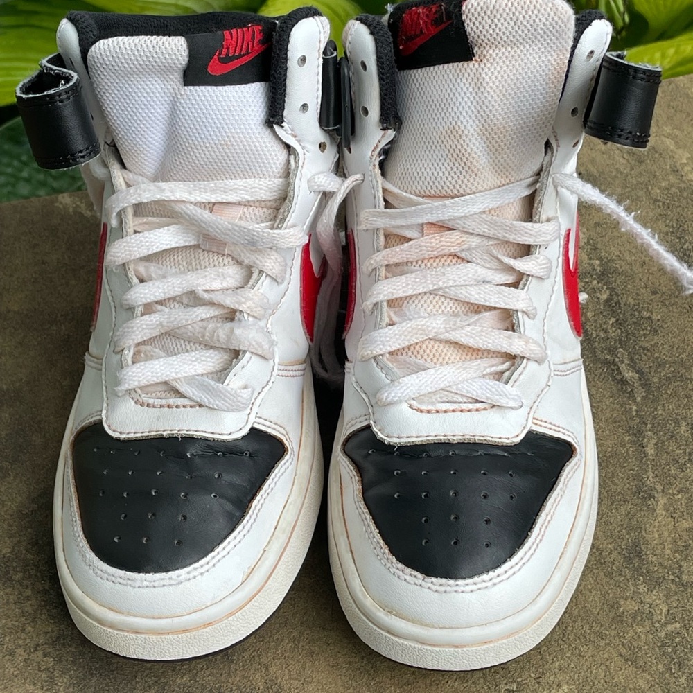 White red and black Nike shoes size US 5, UK 5 ,EUR 37